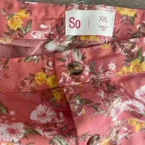 SO Cute Floral on Peach/Pink background, Button front,flare Ruffle Hem - Picture 2 of 7